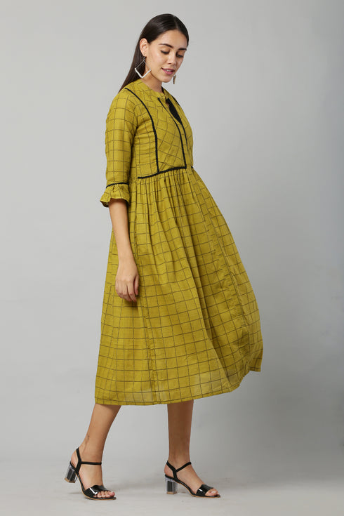 Women Checkered Cotton Blend Flared Kurta