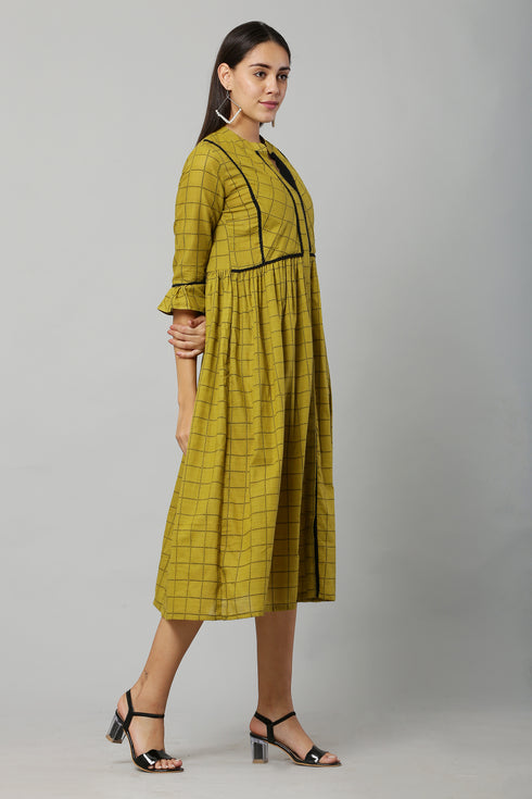 Women Checkered Cotton Blend Flared Kurta