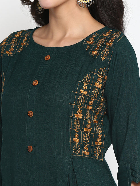 Women Embroidered Viscose Blend Straight Kurta (Green)