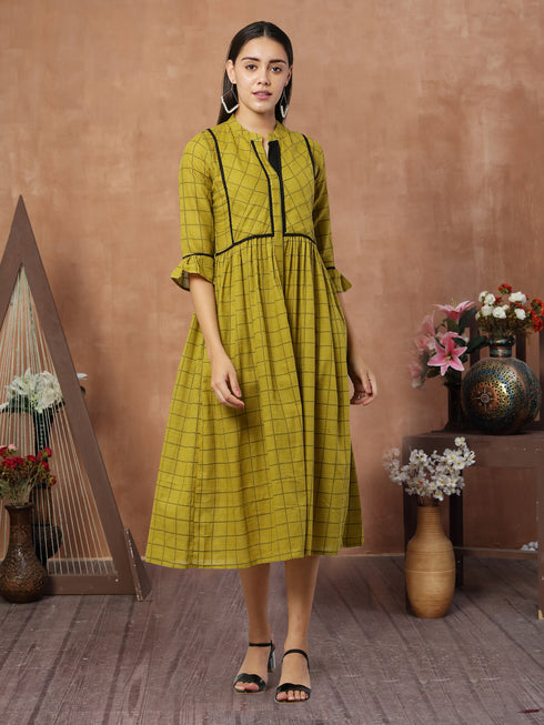 Women Checkered Cotton Blend Flared Kurta
