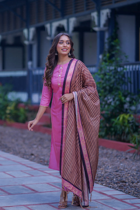 Women Pink Gotta Patti Kurta with Palazzos & With Dupatta